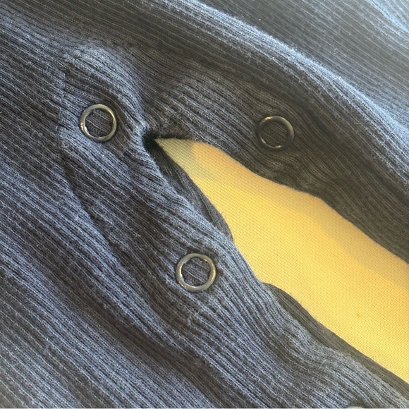 VINTAGE PEEK-A-BABE Infant Long Sleeve Hooded Onesie with Frog Detail 12M - Picture 8 of 10